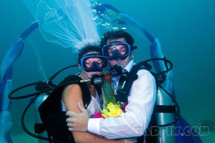 Esküvői búvárkodás romantikus víz alatt