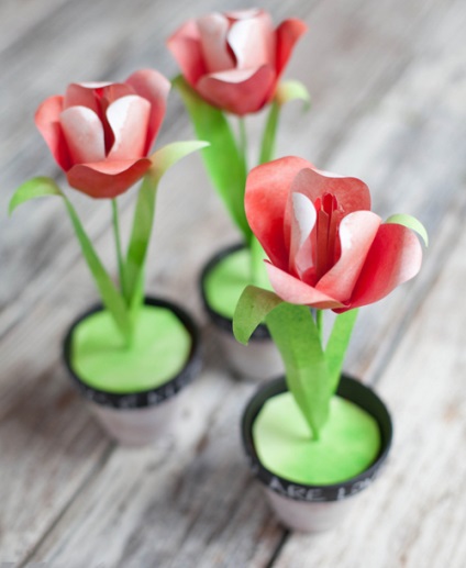 Tulip din hârtie ondulată cu mâini proprii pas cu pas foto - flori artificiale de mâini proprii, fotografie