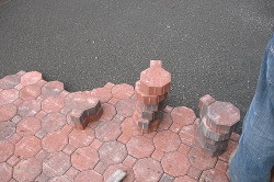 Așezați pavajele pe fundația de beton cu propriile mâini