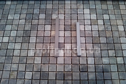 Montarea mozaicului de marmură pe podea