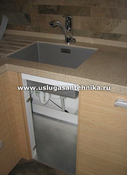 Instalarea de instalații sanitare în apartament (baie, bucătărie) fotografie