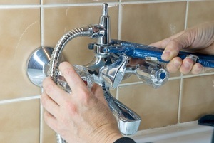 Instalarea robinetului în baie cu propriile mâini Caracteristicile alegerii robinetului, nuanțele și modul de instalare,