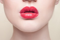 Stimularea buzelor cu efecte de gel biopolymer
