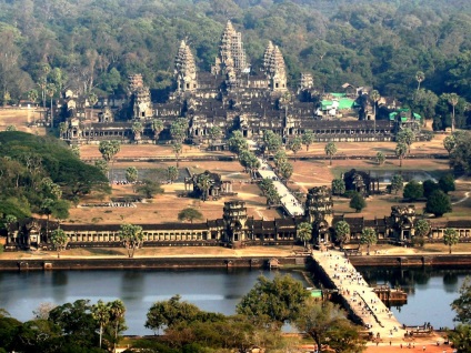 Complexul templu al Angkor Wat este a opta minune a lumii