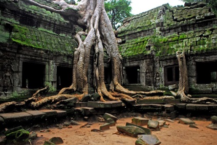 Complexul templu al Angkor Wat este a opta minune a lumii