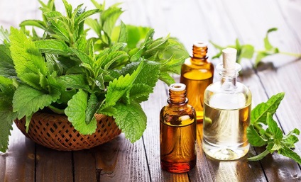 5 Uleiuri esențiale, care trebuie să fie în cosmeticianul oricărei frumusețe