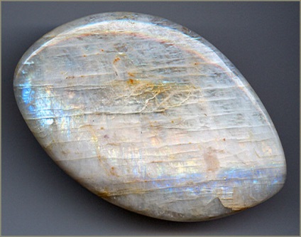 Adularia, Labrador, proprietățile Moonstone, disting falsurile