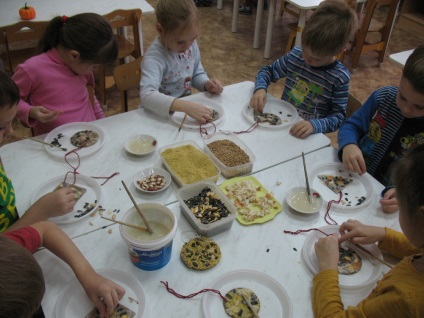 Az akció segít a tollas barátainak! Takarmány madarak télen