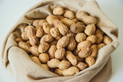 Peanut calorie, tulajdonságok és alkalmazás, előnyök és ártalmak, ellenjavallatok és felülvizsgálatok