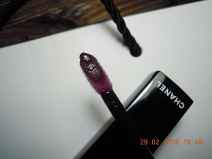 Блиск для губ chanel rouge allure gloss colour and shine lipgloss in one click # 21 distinction