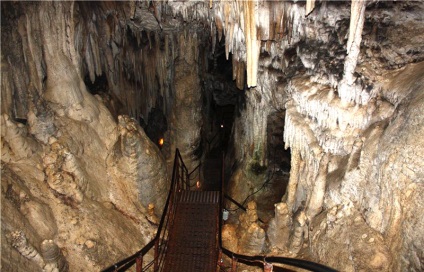 A nagy azish barlang lago-naki