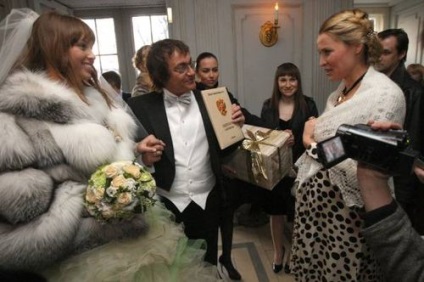 Dmitri Dibrov sa căsătorit cu un model de 19 ani