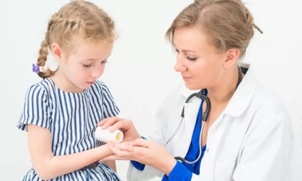 Medicamente disponibile și eficiente pentru tratamentul tusei copilului