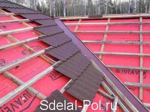 Hidroizolarea acoperișului sub selecția materialului de acoperire a metalului și a regulilor de așezare