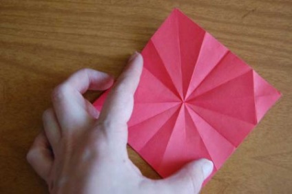 Garoafe - flori origami - figurine de hârtie cu mâinile lor