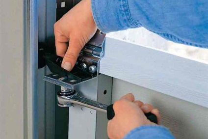 Instrucțiuni pentru instalarea ușilor secționale de garaj