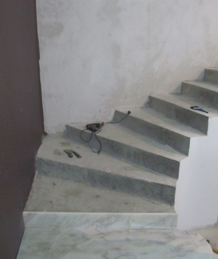 Fabricarea si instalarea de scari si trepte de marmura si granit