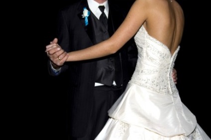 Hogyan lehet a fiatalok esküvői táncát felejthetetlenné tenni?