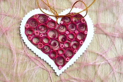 Cum de a face o Valentine în tehnica de quilling cu mâinile tale - foto creativ