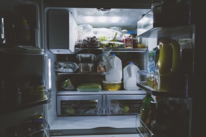 Cum să eliminați mirosul neplăcut din frigider