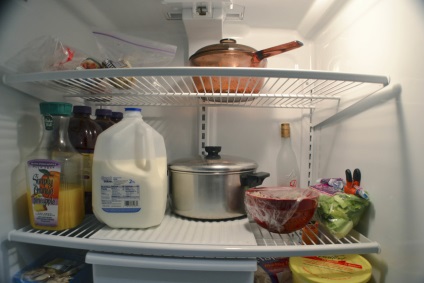 Cum să eliminați mirosul neplăcut din frigider
