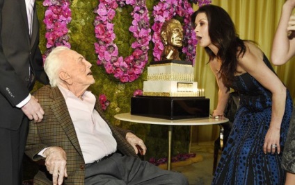 Kirk Douglas a sărbătorit a 100-a aniversare cu o petrecere somptuoasă