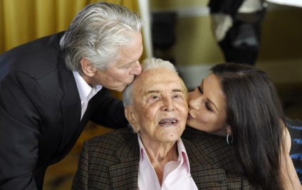 Kirk Douglas a sărbătorit a 100-a aniversare cu o petrecere somptuoasă