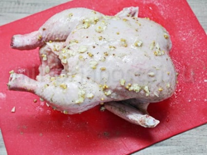 Csirke a sütőben egész recept főzve fotó