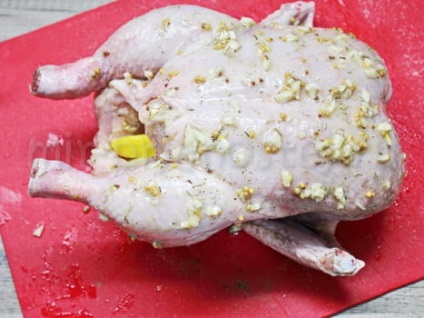 Csirke a sütőben egész recept főzve fotó