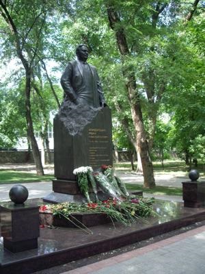 Memorial - victimelor fascismului - în valea Zmiev Va-na-donu)