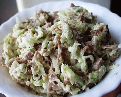 Hús saláta a helyes recepteket egy fotóval