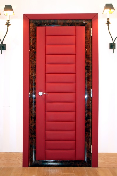 Tapițeria ușilor din lemn