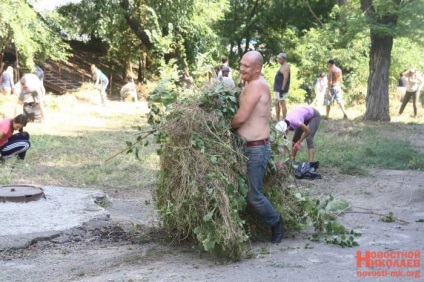 Lucrătorii sociali au pus în ordine locul de unde a început Nicolae