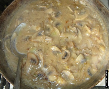 Paste cu sos de ciuperci și caserolă cu ciuperci
