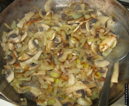 Paste cu sos de ciuperci și caserolă cu ciuperci