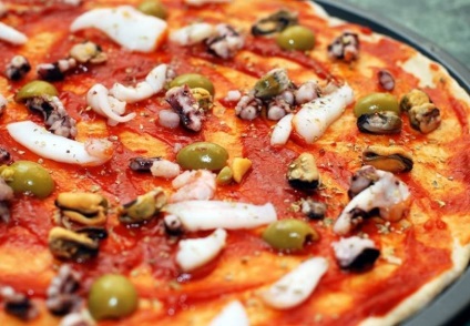 Пица от морето коктейл - стъпка по стъпка рецепта със снимки на