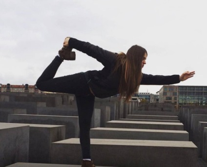 Чому не можна фотографуватися на тлі пам'ятників