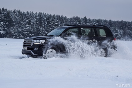 Aproape tovarășul chevrolet din Belarus împotriva adevăratului toyota lc200 japonez