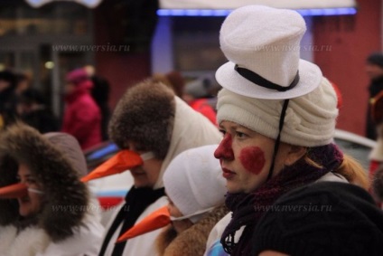 În centrul orașului Saratov era o paradă de oameni de zăpadă și bunicii înghețului