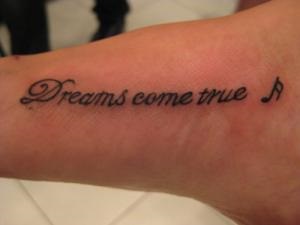 Când aplicați un tatuaj, traducerea are o importanță majoră