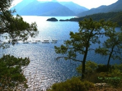 Plimbându-se de-a lungul drumului antic de la Chiral la Tekirova, un sfat de la tur