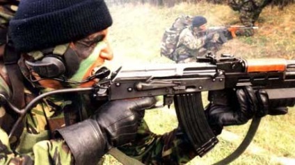 Cinci copii mai rele din străinătate ale puștii de asalt Kalashnikov