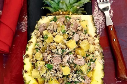 Salată de ananas și rețetă de pui cu o fotografie delicioasă