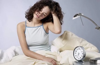 Cele mai eficiente remedii folclorice pentru insomnie sunt rețetele și tratamentul