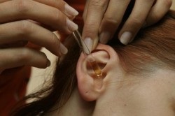 Kénporkó a fülben és tünetei