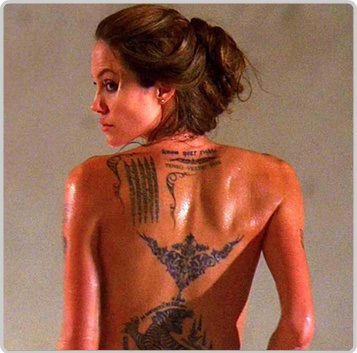 Angelina Jolie tatuaje