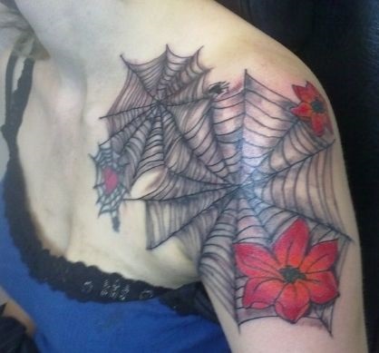 Tattoo Web - sensul unui tatuaj web, schițe și lucrări foto