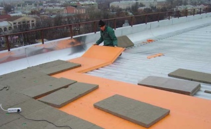 Izolarea termică a acoperișului cu mansard spumă de polistiren, interior, plat