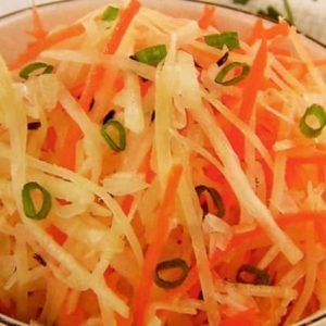 Salată delicioasă de ridiche margelan și morcovi, ridiche