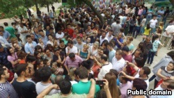 Tashkent egy akciót tartott az elhunyt védelmében egy tinédzser verte után (videó)